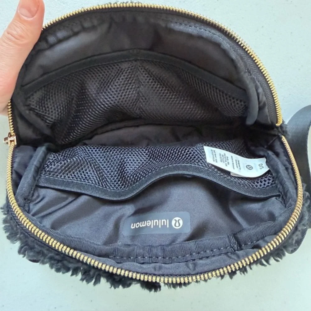 Lululemon Black Fleece Fluffy Sherpa Everywhere Belt Bag 1L‎ Gold Hardware NWOT